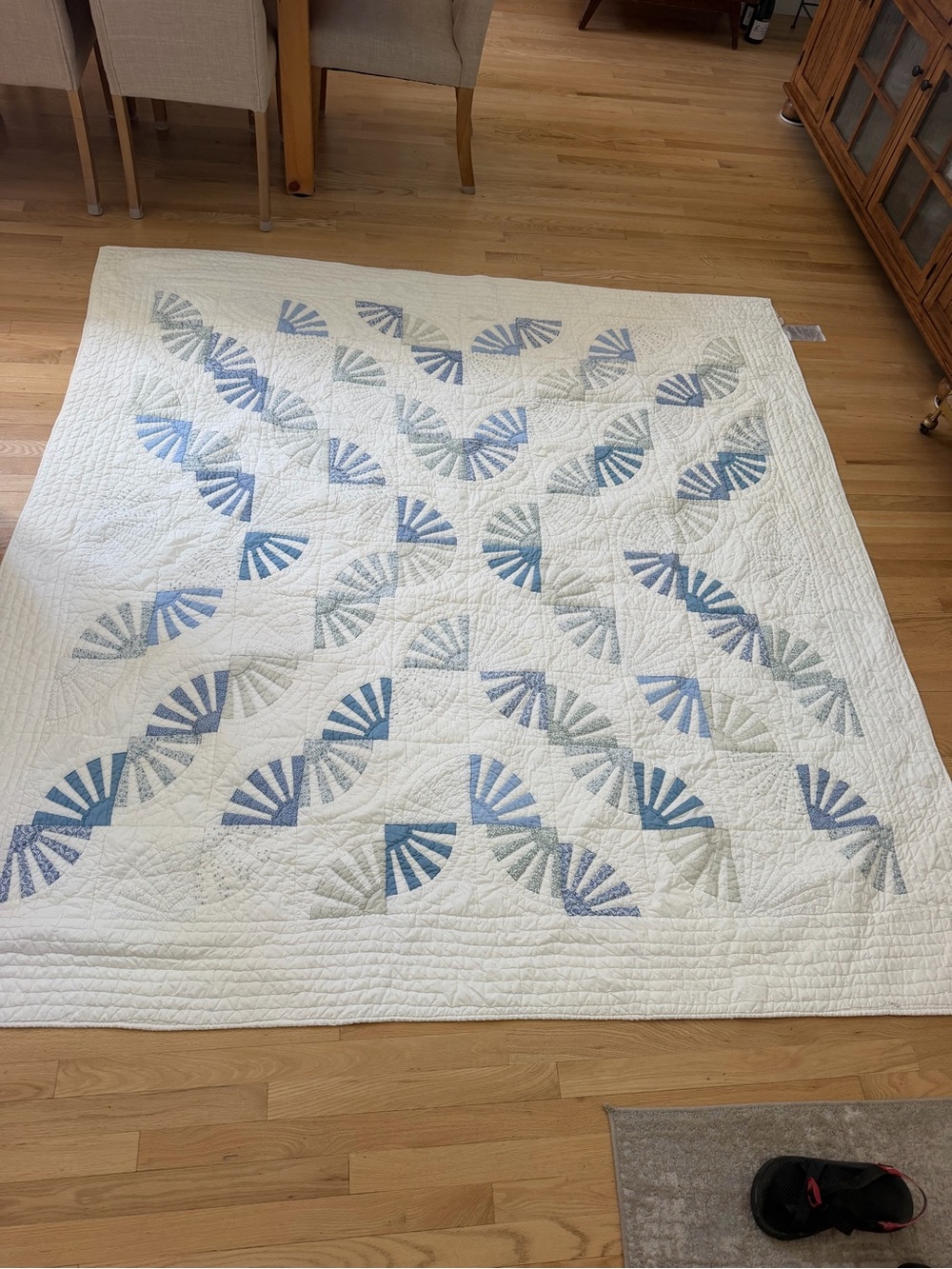 Eddie Bauer Blue and White Fan-Pattern Quilt